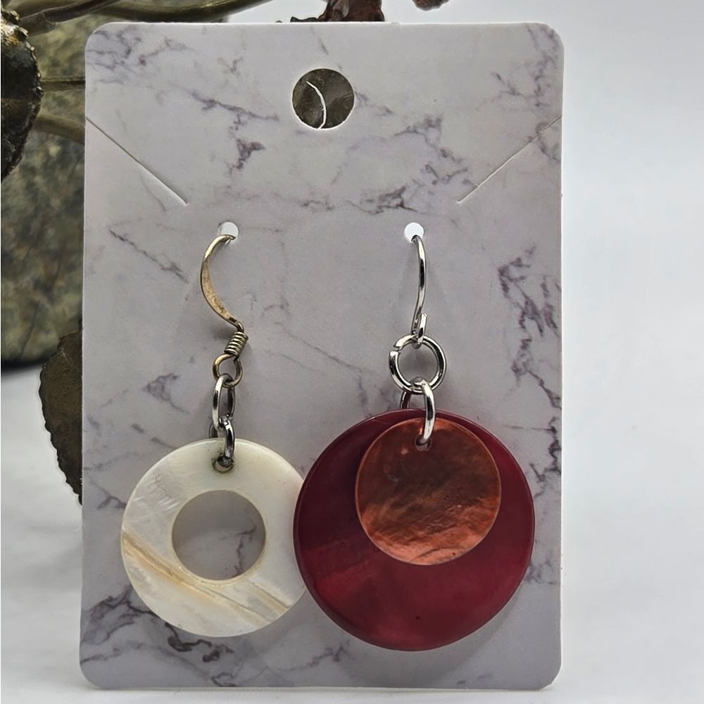"5/$25" Pair of Mismatched Silvertone Round Shell Dangle Earrings